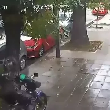 #Inseguridad en #Nuñez Arcos y Vedia a las 14.22Un policía retirado que trabajaba de delivery de