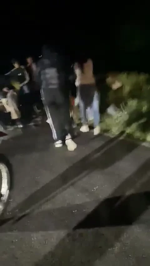 X2Twitter.com_Yn9DZ_GhG4BreCM0_848p