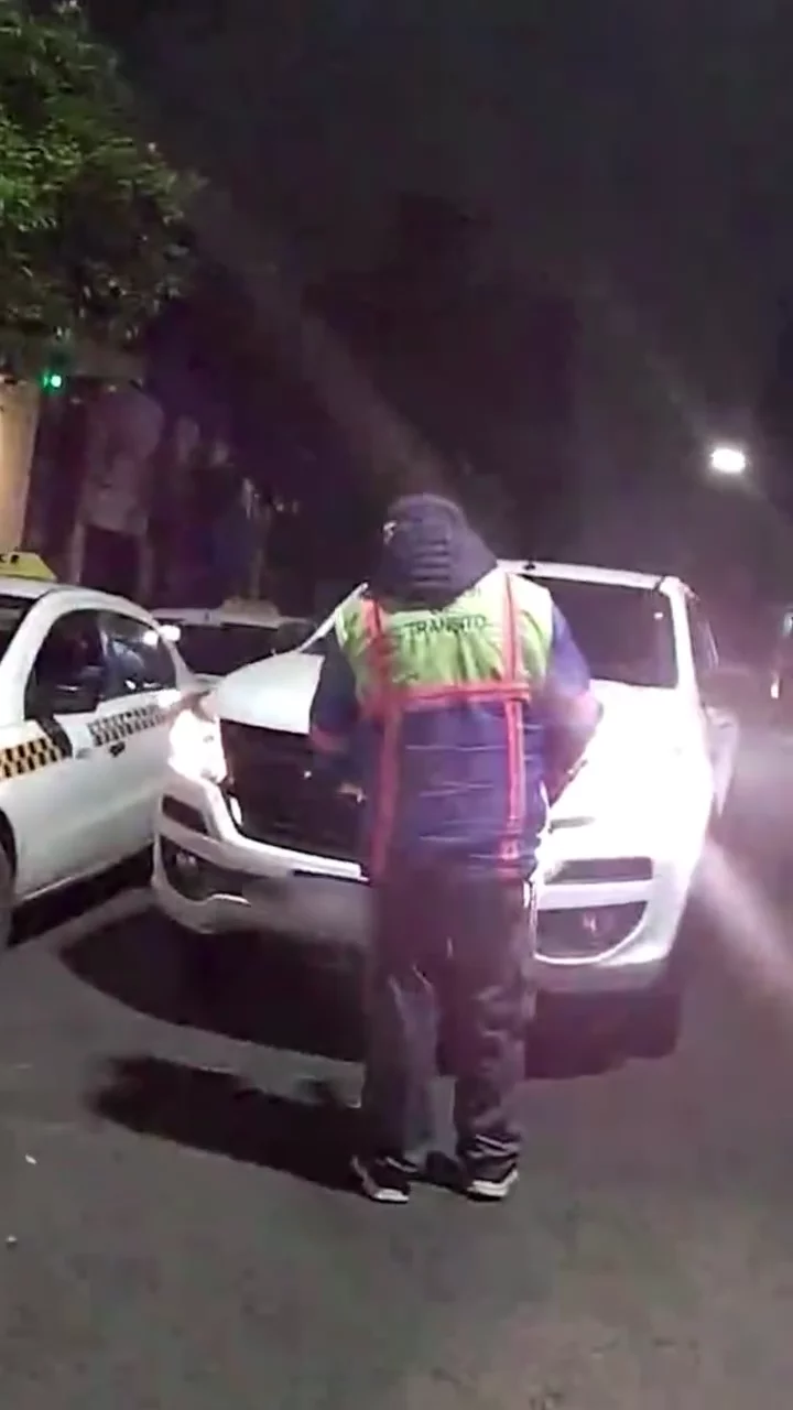 Anoche, durante los controles de alcoholemia, un agente de tránsito fue embestido por un conduct