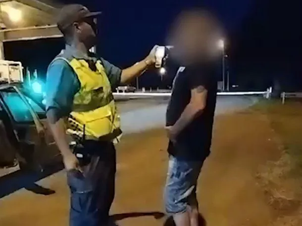 borracho-coima-agente-transito
