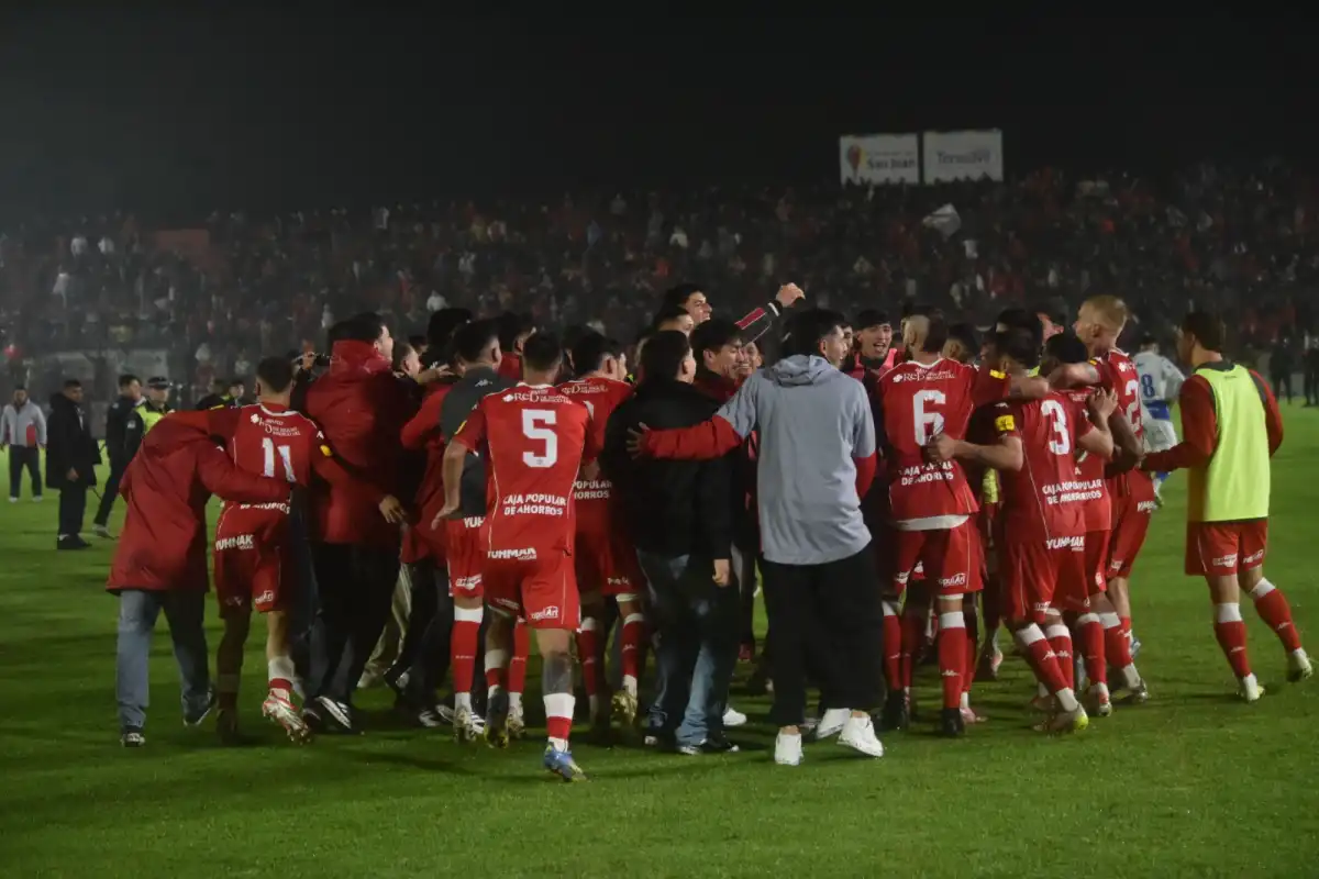 1200x800_qu-alegra-jugadores-san-martin-celebran-reaccion-derivo-3-2-mantiene-vivo-1158607-215959
