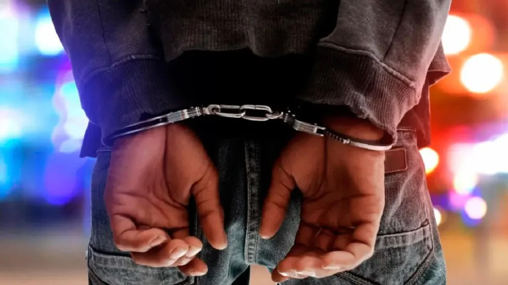 1010x567_delincuente-esposado-459917-214809