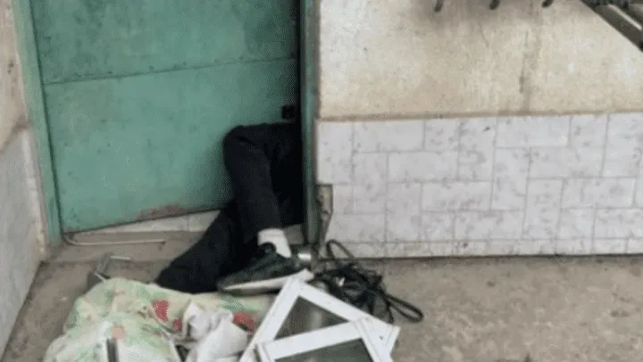 hombre_atrapado_crop1703040784730.png_1833193316