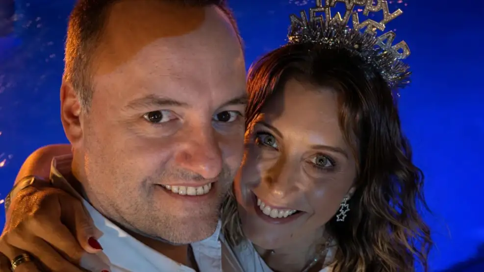 bettina-angeletti-y-manuel-adorni-en-ano-nuevo-de-2025-2238035