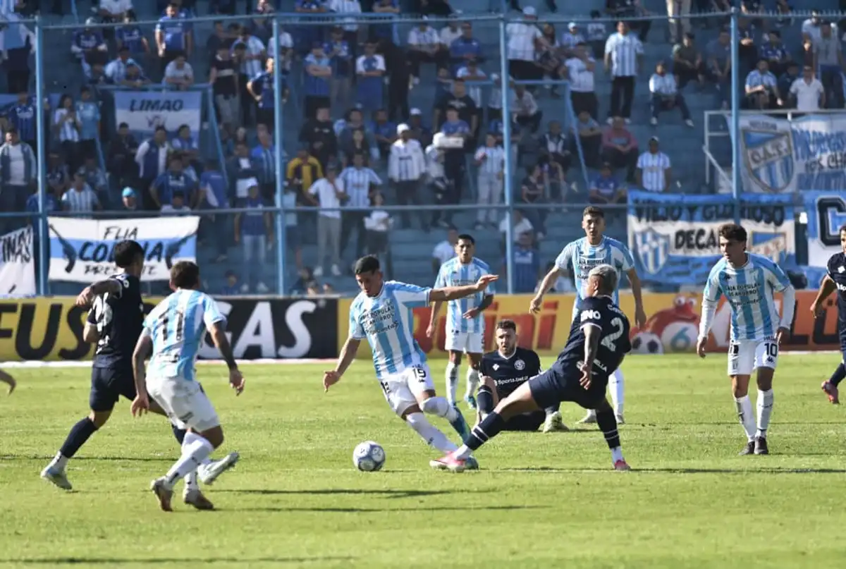 1200x807_trabado-partido-entre-decano-lepra-fue-muy-disputado-mitad-cancha-tuvo-escasas-ocasiones-gol-1147105-172540