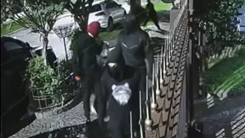 69d4fa3a6c5e4_992_558!