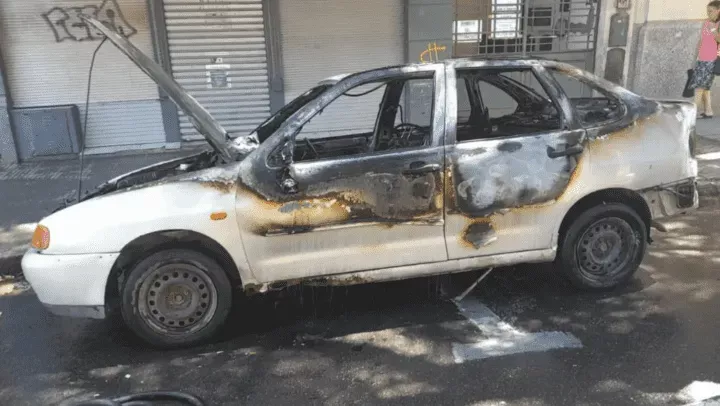 coche_incendiado_crop1675386547824.png_1833193316