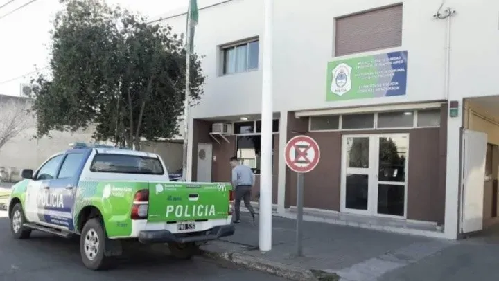 estaciondepoliciacomunaldehipolitoyrigoyen_1_crop1691855740437.jpg_1833193316 (1)