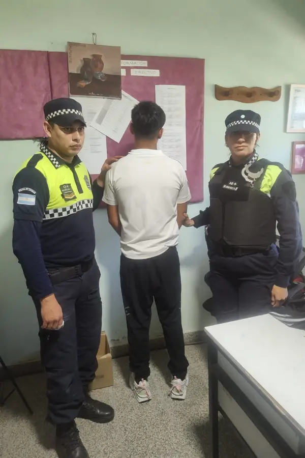 600x900_alumno-ingreso-armado-escuela-capital-fue-reducido-plena-clase-investigan-si-planeaba-amenazar-sus-companeros-1131561-153809